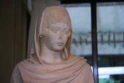 Postać kobieca z okresu Grecji archaicznej